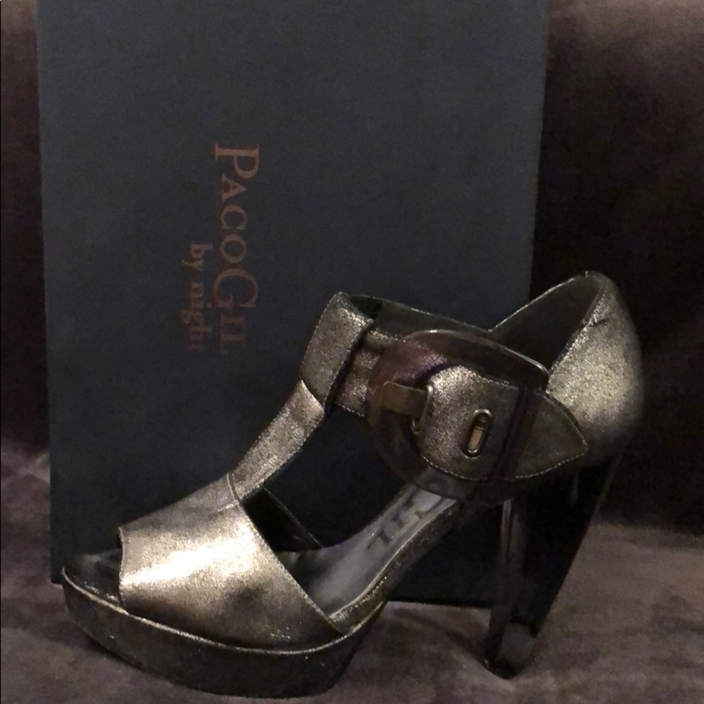 Shoes - Picture 2 of 5